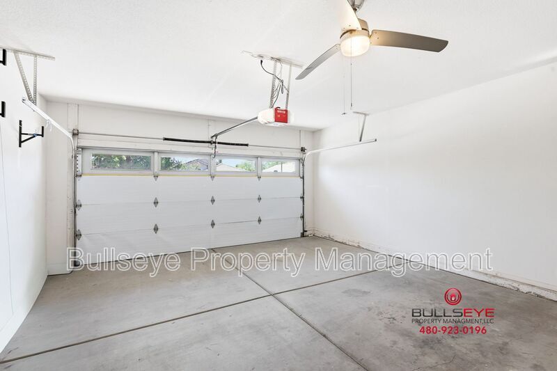 Building Photo - 3736 E Woodside Way