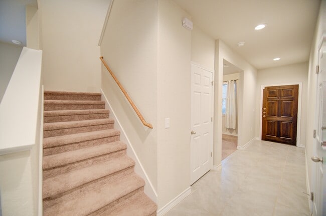 Building Photo - 8842 White Crown