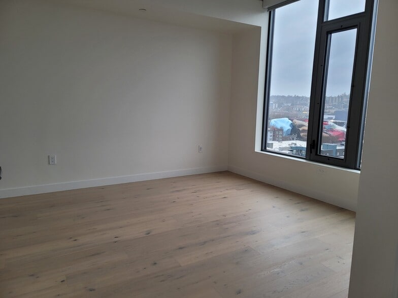 Building Photo - 2510 6th Ave