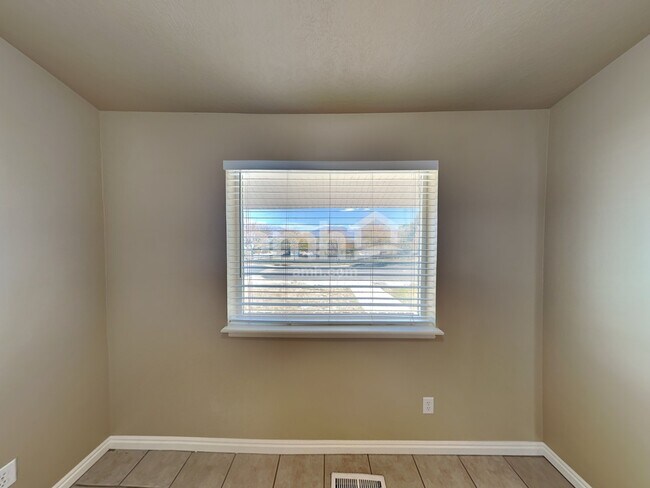 Building Photo - 3703 Lake Vista Dr