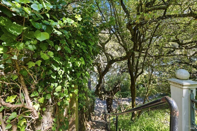 Building Photo - 172 Bella Vista Ave