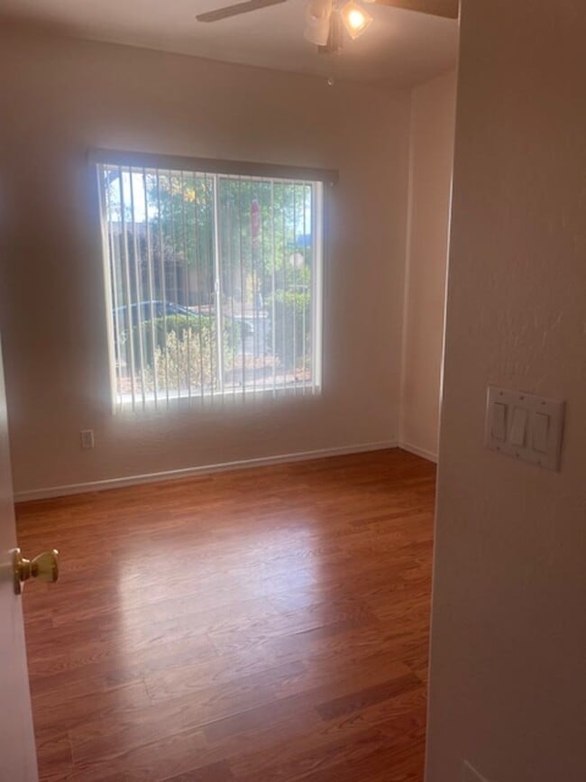 Building Photo - 3 Bed 2 Bath Available Now!! Contact Property Pros Property Management for more details