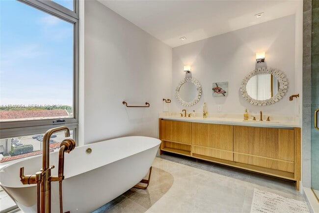 Building Photo - 515 Valencia Ave