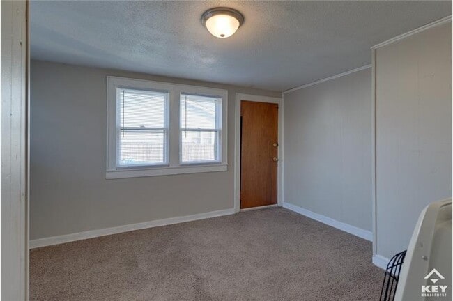 Building Photo - 856 S Millwood Ave