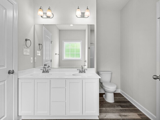 Building Photo - Towne Pointe Beauty!