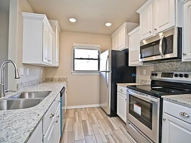 Building Photo - GREAT LOCATION IN CENTERTON!!!