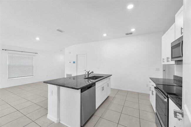 Building Photo - 5518 Blue Azure Dr