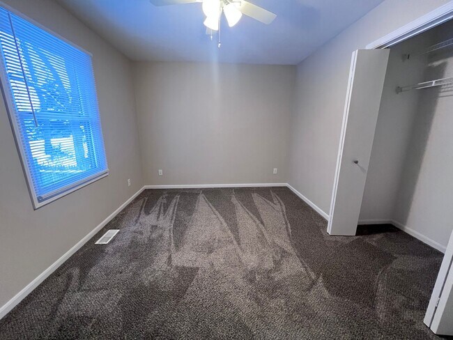 Building Photo - Rockford Schools! 3 Bedroom Duplex