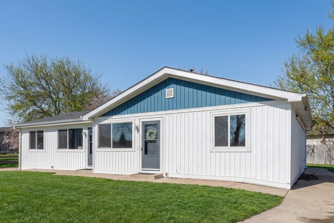 Building Photo - 1142 Ohio Ct