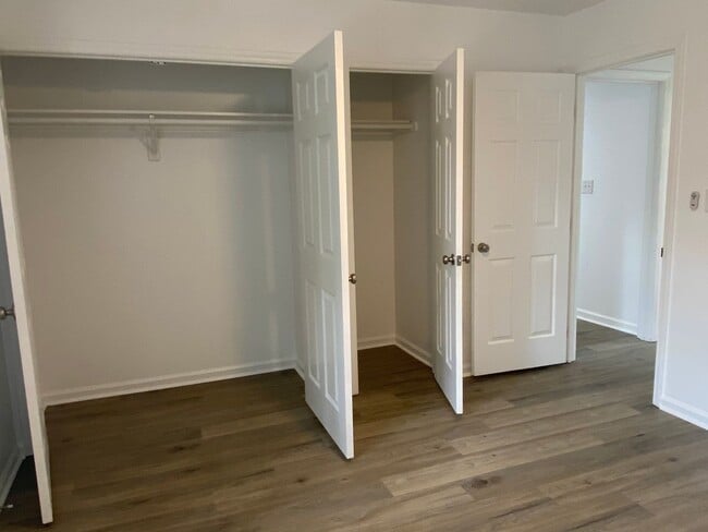 Building Photo - Adorable 2 Bedroom, 1 Bath in East Raleigh near Cary Crossroads - Pet Friendly!