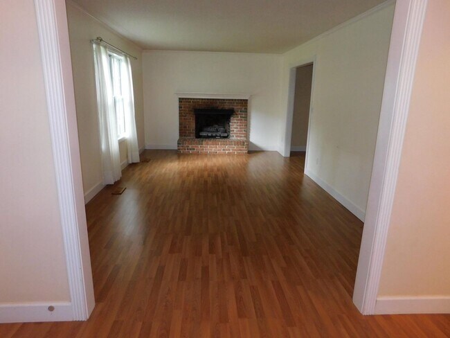 Building Photo - 3 bedroom Signal Mountain Home!