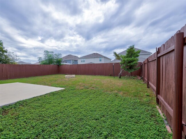 Building Photo - 180 Housefinch Loop