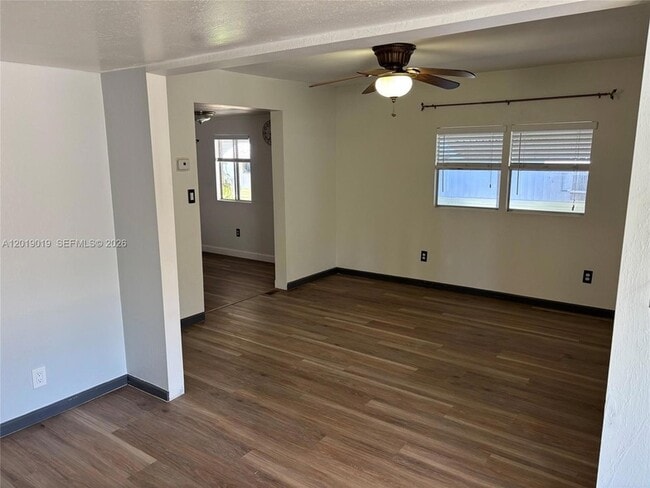 Building Photo - 2939 W Marina Dr