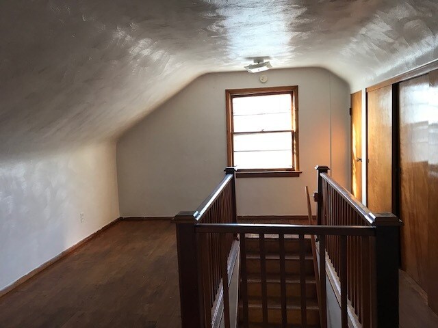 Building Photo - 1117 College St