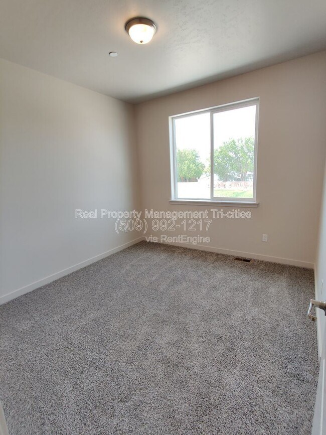 Building Photo - 3918 W 5th Pl