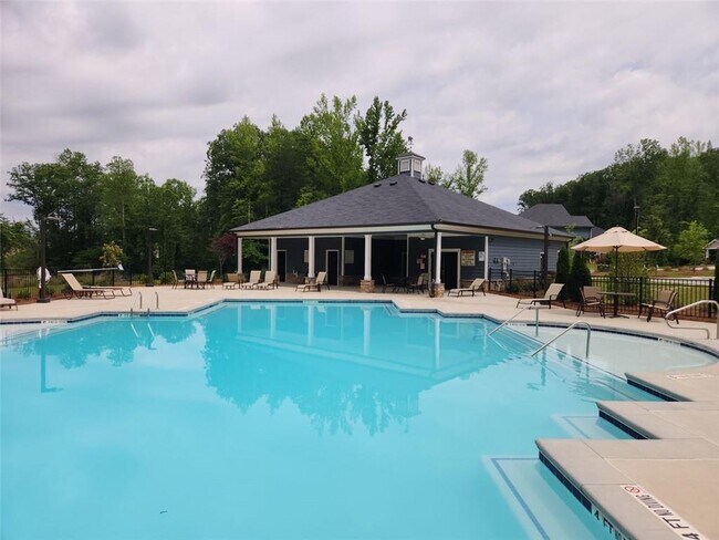 Building Photo - 235 Vly Oak Dr