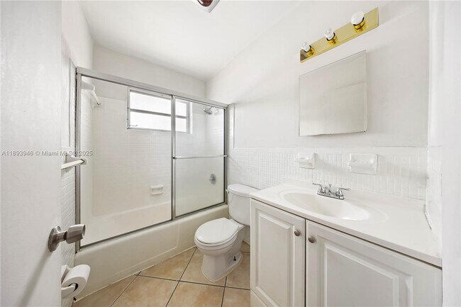 Building Photo - 400 SE 31st St