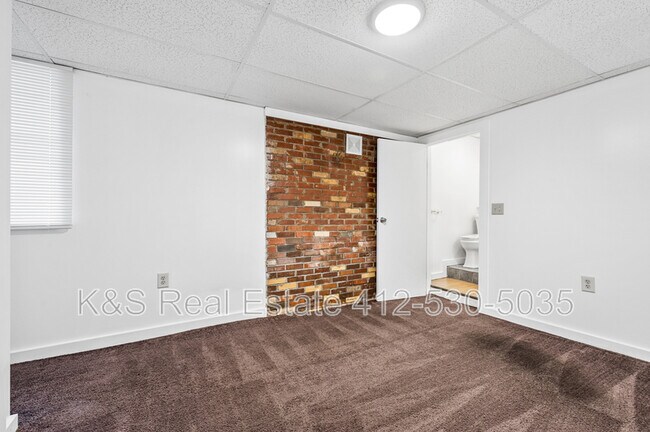 Building Photo - 30 Woodville Ave