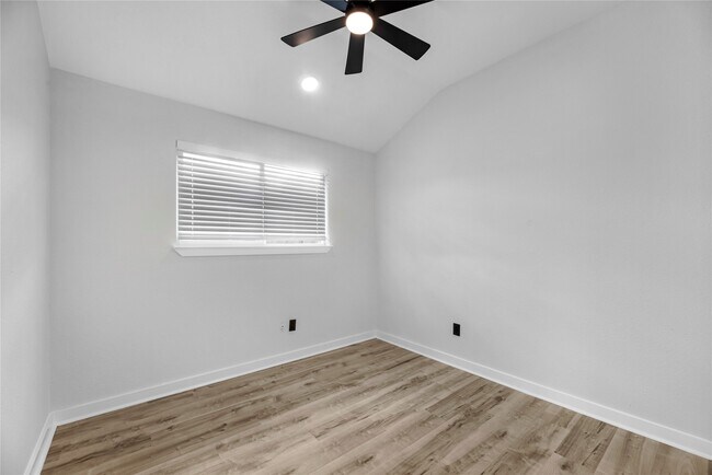 Building Photo - 18503 Willow Moss Dr
