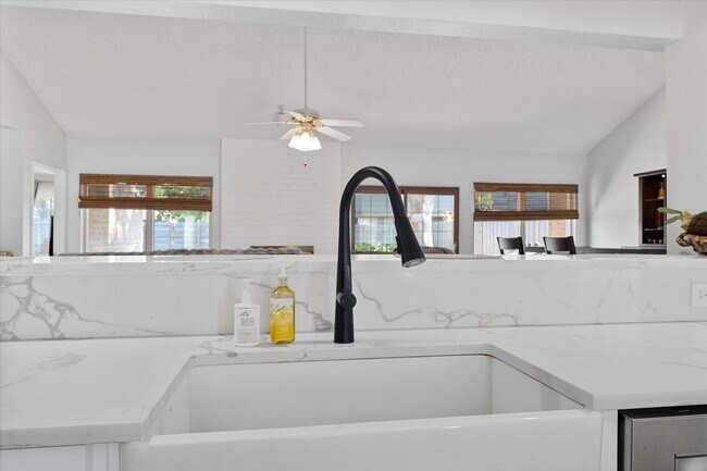 Building Photo - 11854 Briar Forest Dr