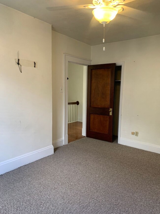 Building Photo - 3 Bedroom Single Family Home with Garage in Mount Washington!