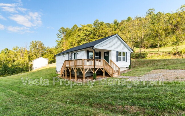 Building Photo - 4 Meadows Town Rd