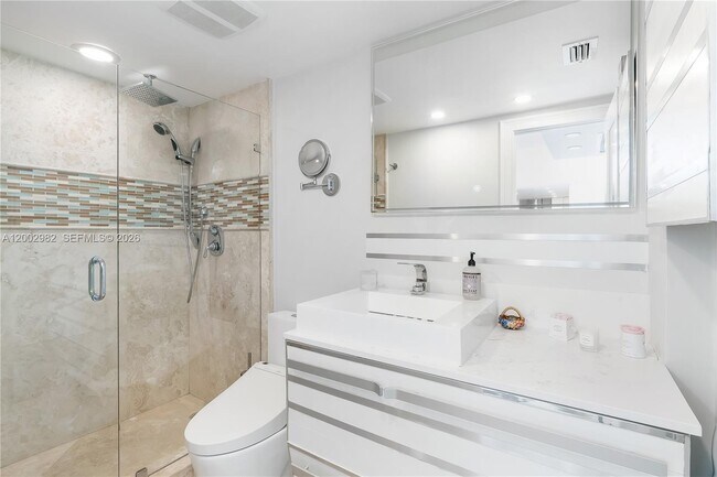 Building Photo - 3140 S Ocean Dr