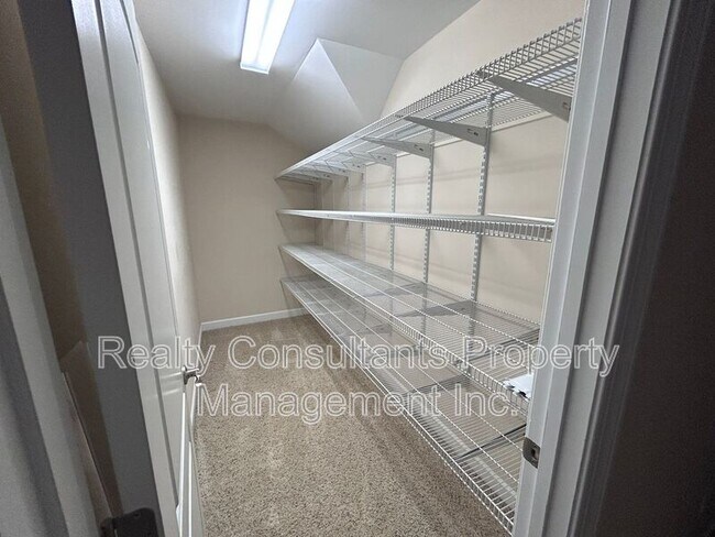 Building Photo - 4540 Pebble Lake Dr