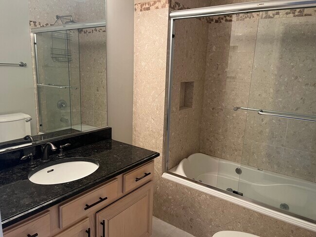 Master bathroom - 1004 Enfield Dr