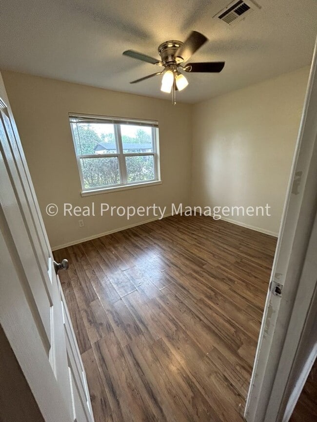 Building Photo - 7406 Cypress Ave