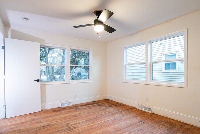 Building Photo - REMODELED 4 BEDROOM HOUSE