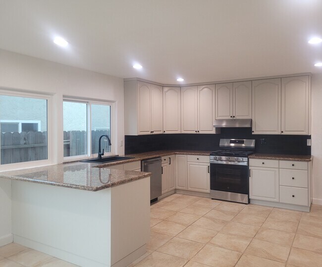 Building Photo - 2557 Felinda Way