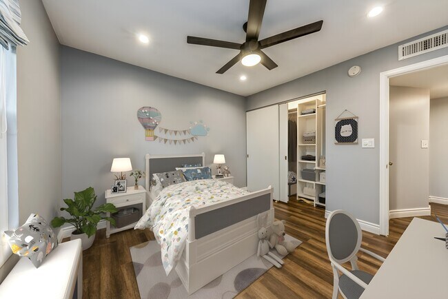 Building Photo - 5101 Carriage Way Dr