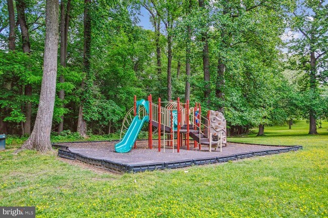 Building Photo - 2107 Fort Davis St SE