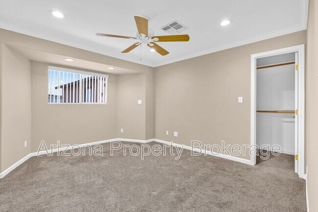 Building Photo - 5610 W Grovers Ave