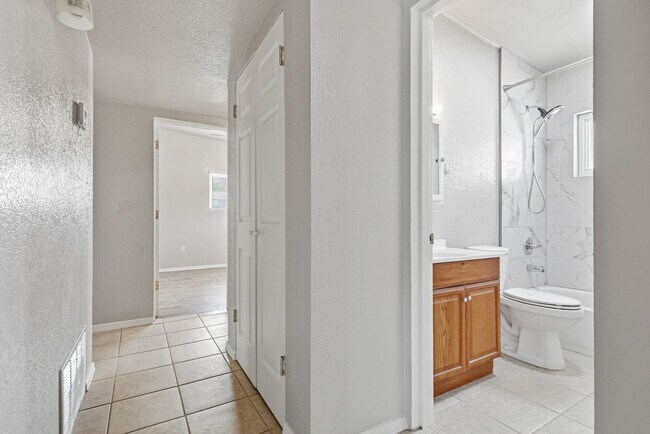 Building Photo - Super Cute 3 Bedroom 2 Bath Home!