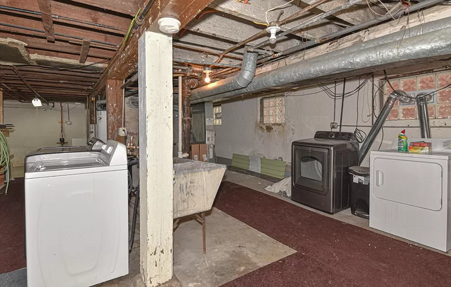 Basement Washer/Dryer - 3058 N Fratney St