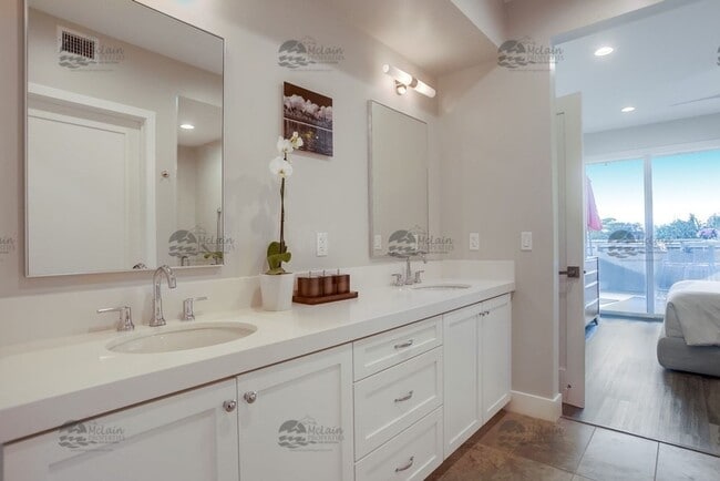 Building Photo - LUXURY 2 Bedroom with AC and Washer/Dryer, DOWNTOWN CARLSBAD VILLAGE