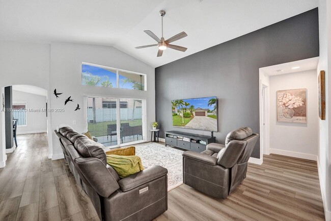 Building Photo - 1063 Cedar Falls Dr