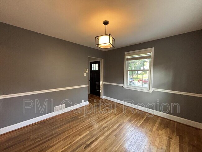 Building Photo - 8710 Maywood Ave