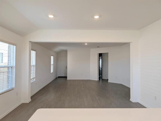 Building Photo - 107 Imola St