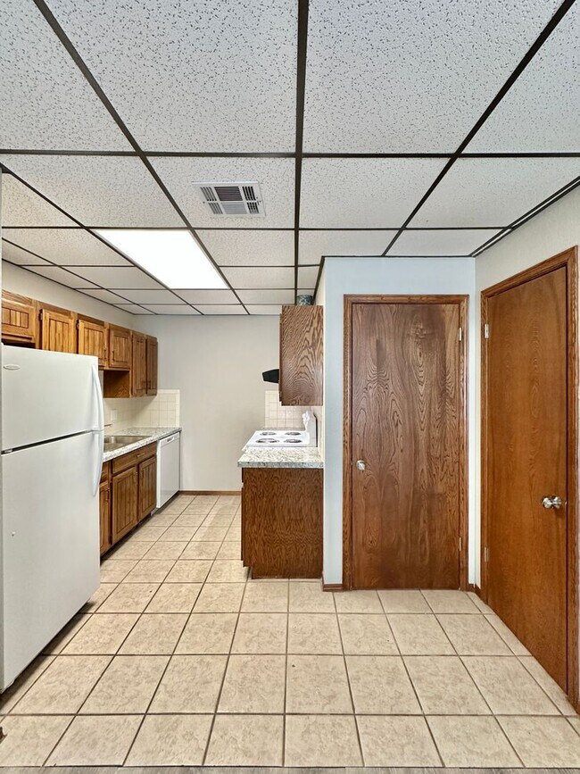 Building Photo - 4647 W Gore Blvd