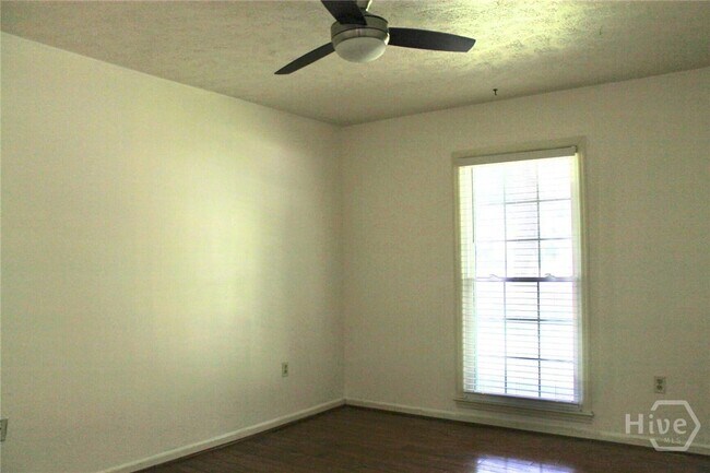 Building Photo - 1409 Bellview Dr