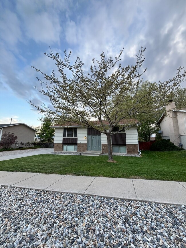 Building Photo - 9620 Mumford Dr