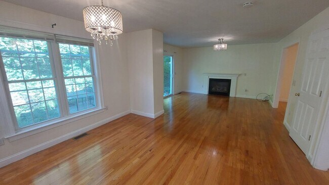 Building Photo - 339 Poplar St