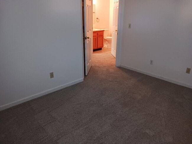 Building Photo - 2045 Rolling Meadows Ln