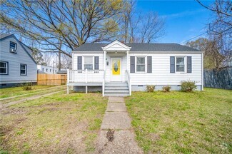 Building Photo - 1009 De Gaule St