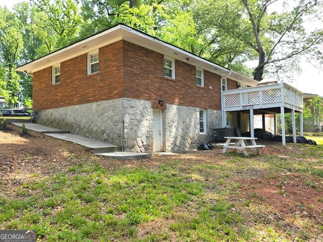 Building Photo - 3596 Indian Rock Rd SW
