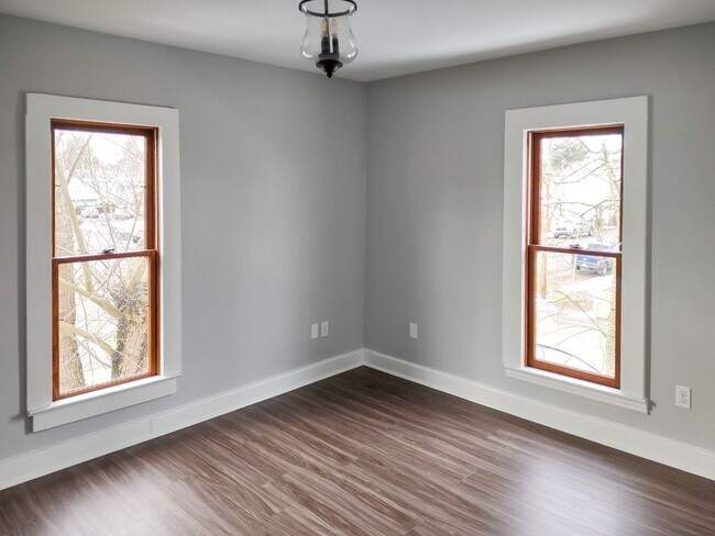 Building Photo - 506 SE 6th Ave