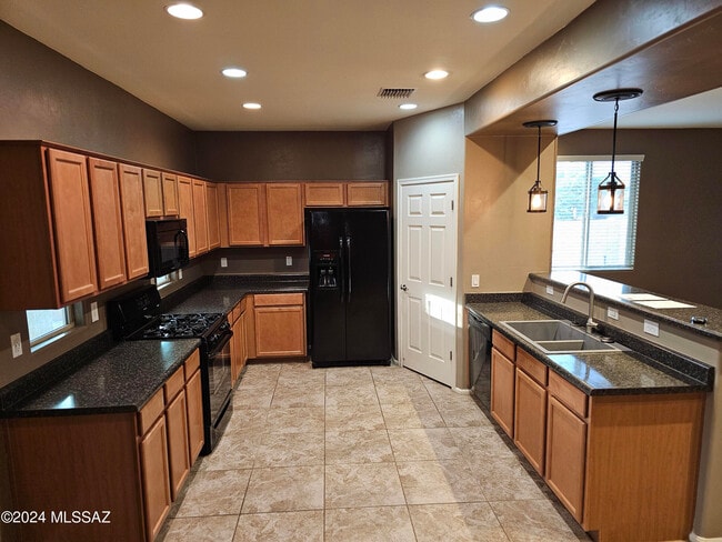 Building Photo - 6652 W Fishermans Dr